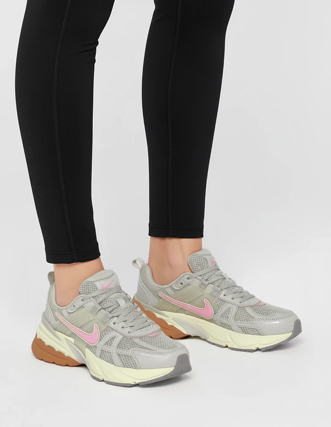 کفش دویدن زنانه نایک Nike V2K Run W