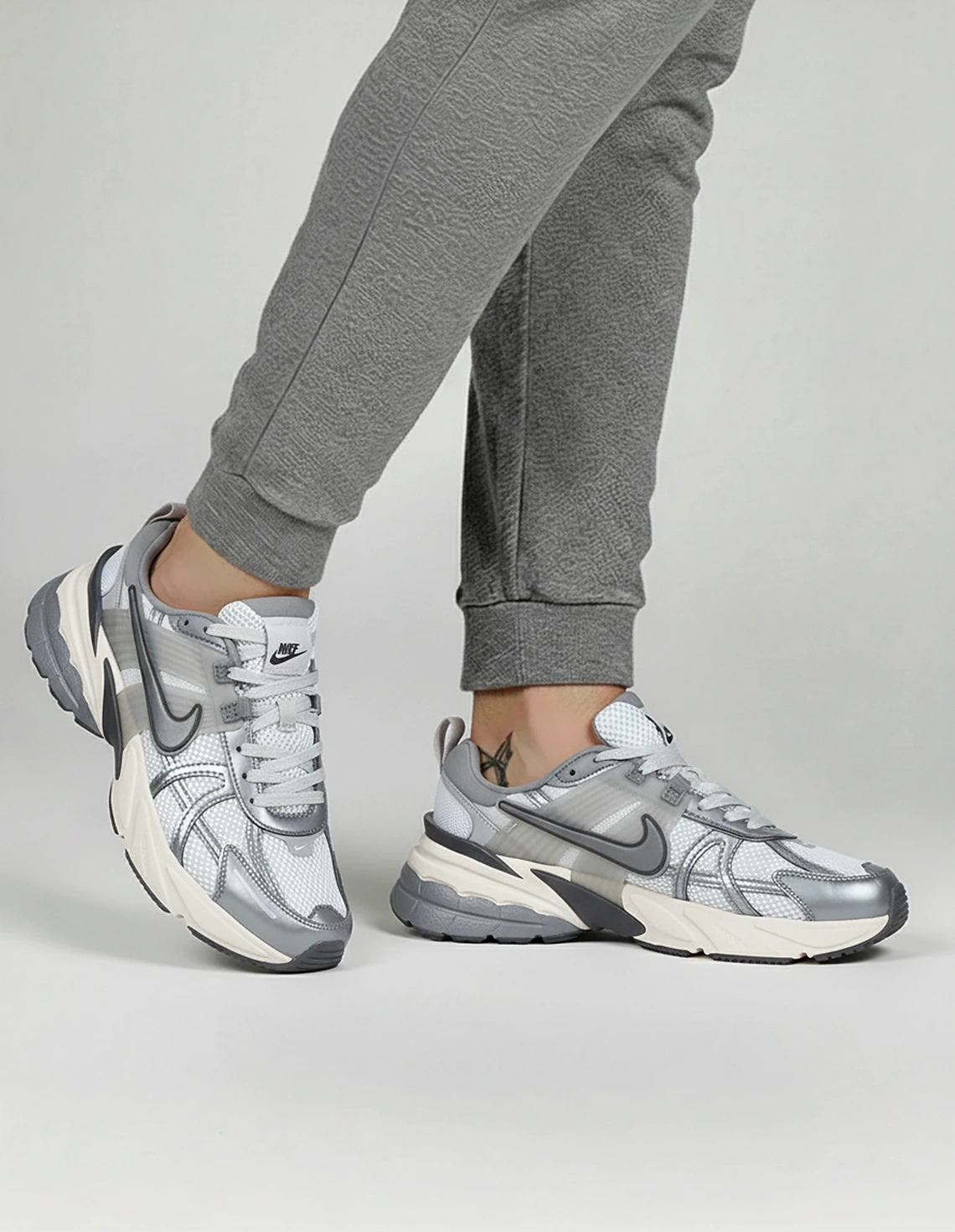 کفش دویدن مردانه نایکی V2K Run M