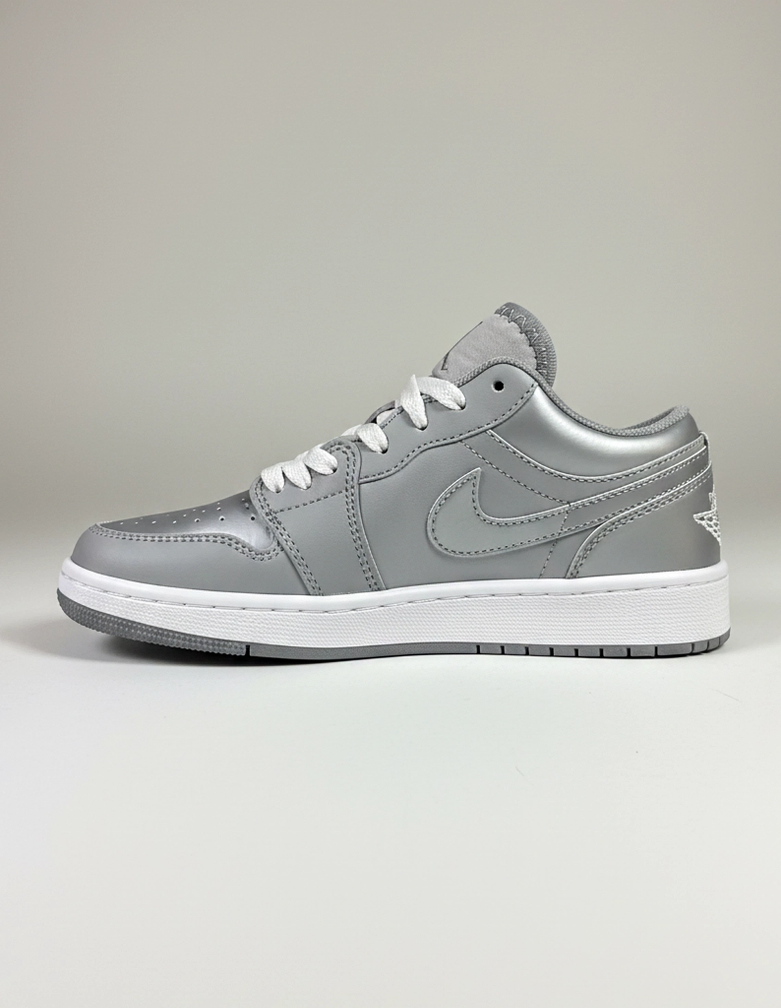 کفش روزانه زنانه نایکی Air Jordan 1 Low LX W