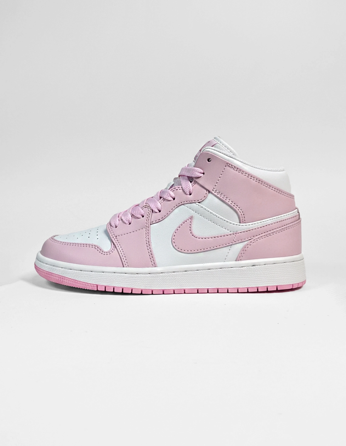 کفش روزانه زنانه نایکی Air Jordan 1 Mid Shadow W